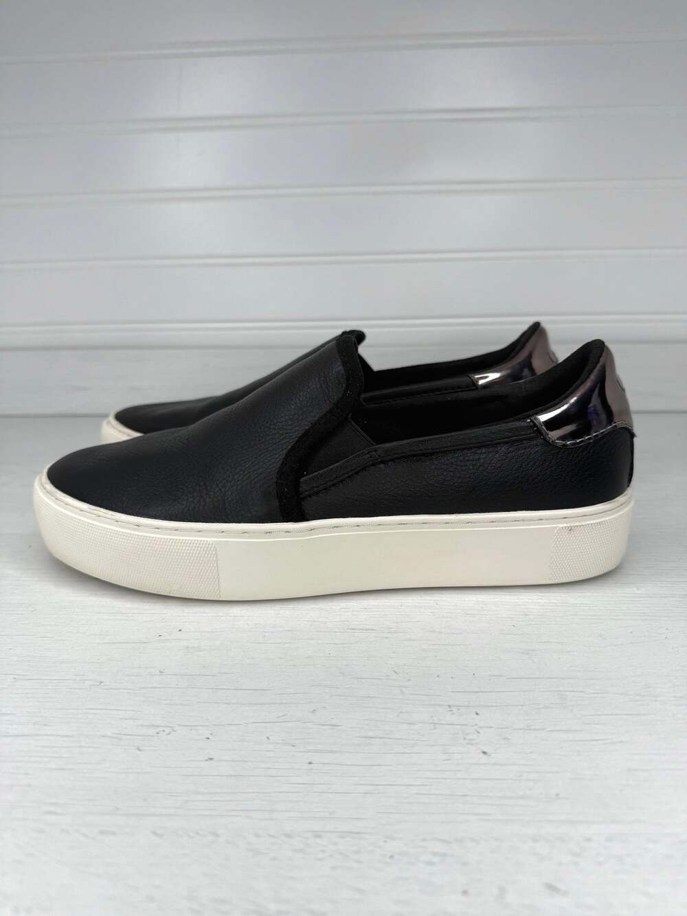UGG Jass Women’s 8 Black Leather Slip-On Sneakers Metallic Heel 1119891
